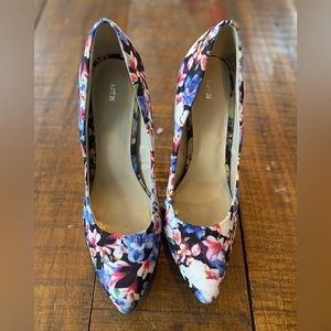 Apt 9 Womens Size 8 Multicolor Floral Point Toe Pump Silver Heel Fabric Shoes